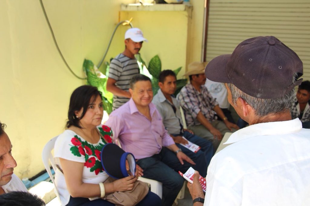 juliomenchaca_'s tweet photo. Sostuvimos reuniones con militantes y simpatizantes de las comunidades de #Yahualica #Huautla #Zacuala #Xochicoatlan y #Lolotla Estamos comprometidos para que mujeres, hombres, jóvenes y niños de la #Huasteca tengan las oportunidades que merecen.
#JulioMenchacaSenador
#Morena https://t.co/ZrP005mUUJ