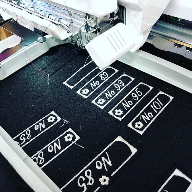 cre8_base's tweet photo. 刺繍機を使ってオリジナルワッペン作りのお客様♪大きさや縫い方の設定を色々変えて何度もチャレンジ!お気に入りを作るにはチャレンジって大切ですよね!#cre8base #pr650e #brother #刺繍機 #オリジナルワッペン https://t.co/Tav58jxd4T https://t.co/fK2Z1Jqgk3