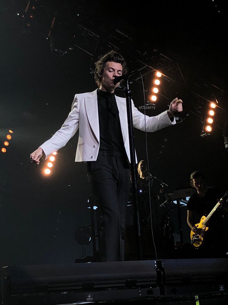 HEStylesARG's tweet photo. 📷| Harry hoy en el escenario 💙
(vía ot5zarry) https://t.co/cc7EBaHMLI