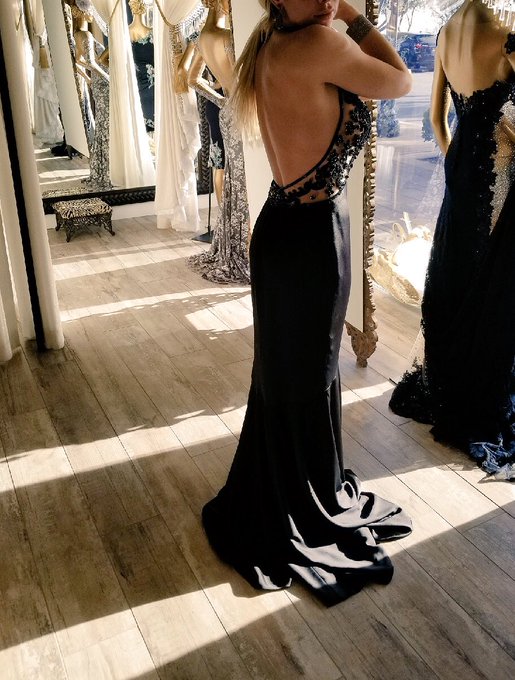 I LOVE dress shopping!! #redcarpet https://t.co/wjWSTDI3nZ<a href="/tag/redcarpet"class="tags">#redcarpet</a>