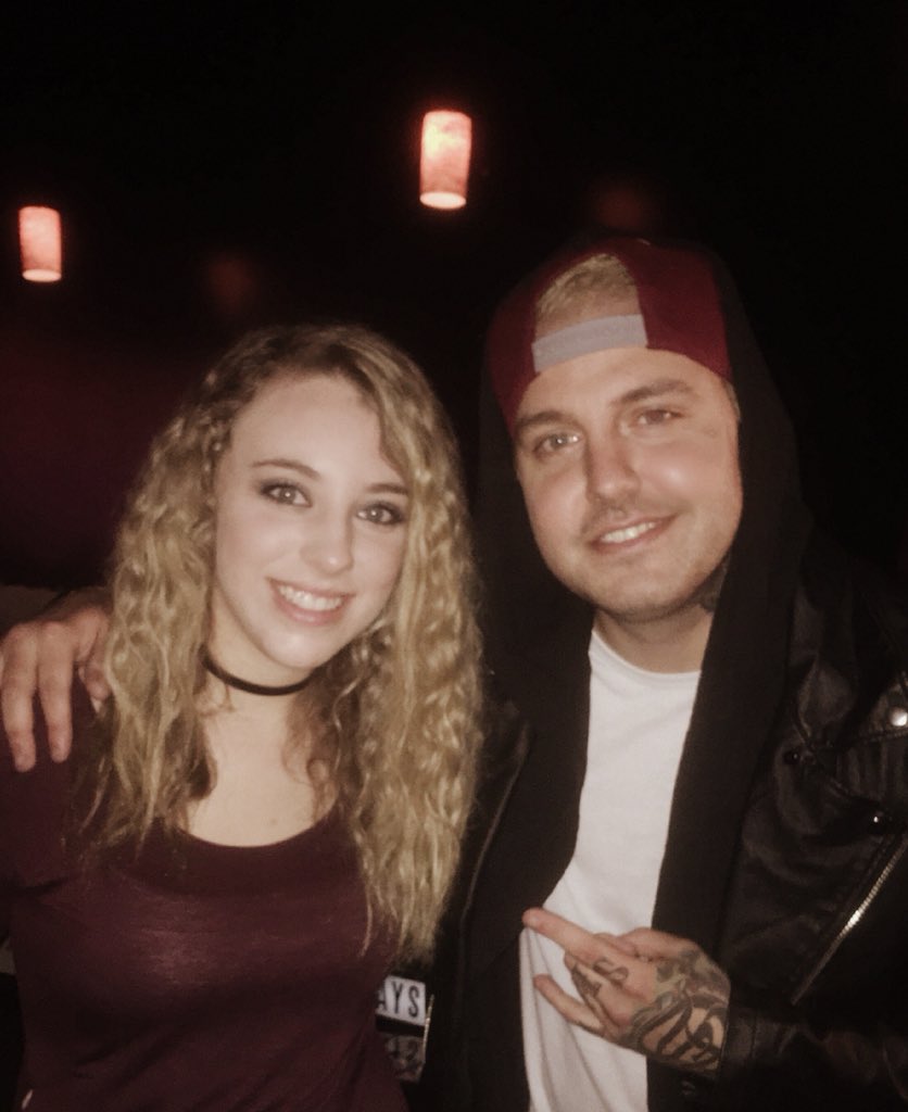 an_nuh_elliott's tweet photo. I can feel @shayleybourget’s heart being poured out into his new single #feelfly. So obsessed with this.♥️ can’t wait to see what else is to come! Everyone check them out: @DayShell https://t.co/AMxLjOghqP