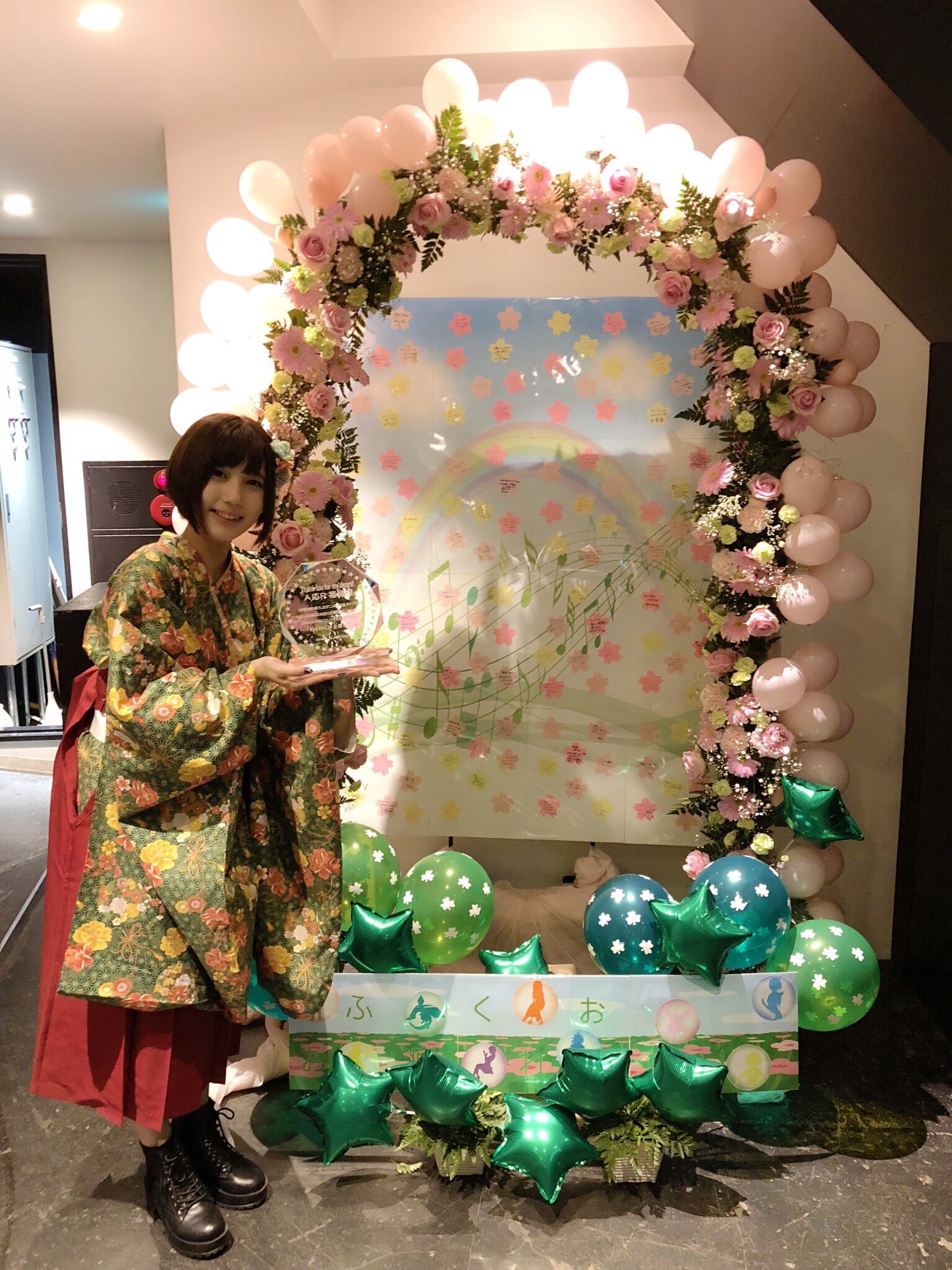 福緒唯 お花写真その2です みなさんからのアーチと楽屋花です 楽屋花ひとつひとつと写真を撮る時間がなくてまとめてになってしまいましたが どれも綺麗で嬉しかったです あ アーチはメッセージを全部読んだ後にくぐって遊ばせていただきました 笑
