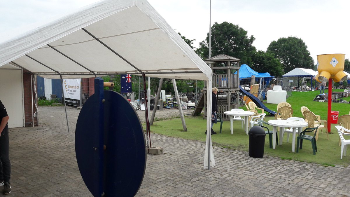 topvroomshoop's tweet image. Onze traditionele rommelmarkt en veiling staat op het punt van beginnen. Om 8.00 uur gaat het beginnen op sportpark De Bosrand aan de Flierdijk in #Vroomshoop