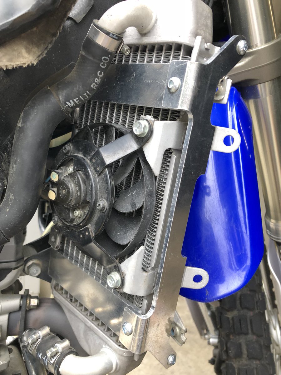 MooseRacingラジエーターガード
フッティングがいまいちだけど肉厚
WR250R