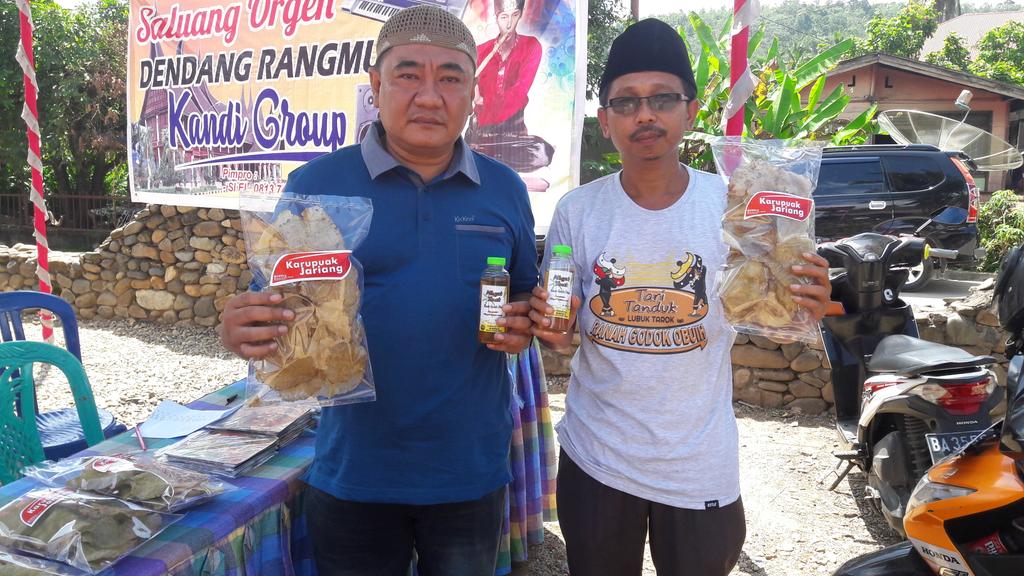 RobieSumagek's tweet photo. Nagari Lubuk Tarok Kec Lubuk Tarok Kab Sijunjung Prov Sumbar
#RanahGodokObui
#JelajahDesaSumbar

@jokowi
@CakimiNOW
@ekosandjojo
@taufikmadjid71
@fachrilabalado
@febbydtbangso 
@UcokSyafrizal 
@ms_feri
@Tan_Rajo https://t.co/6rVZT8BZH1