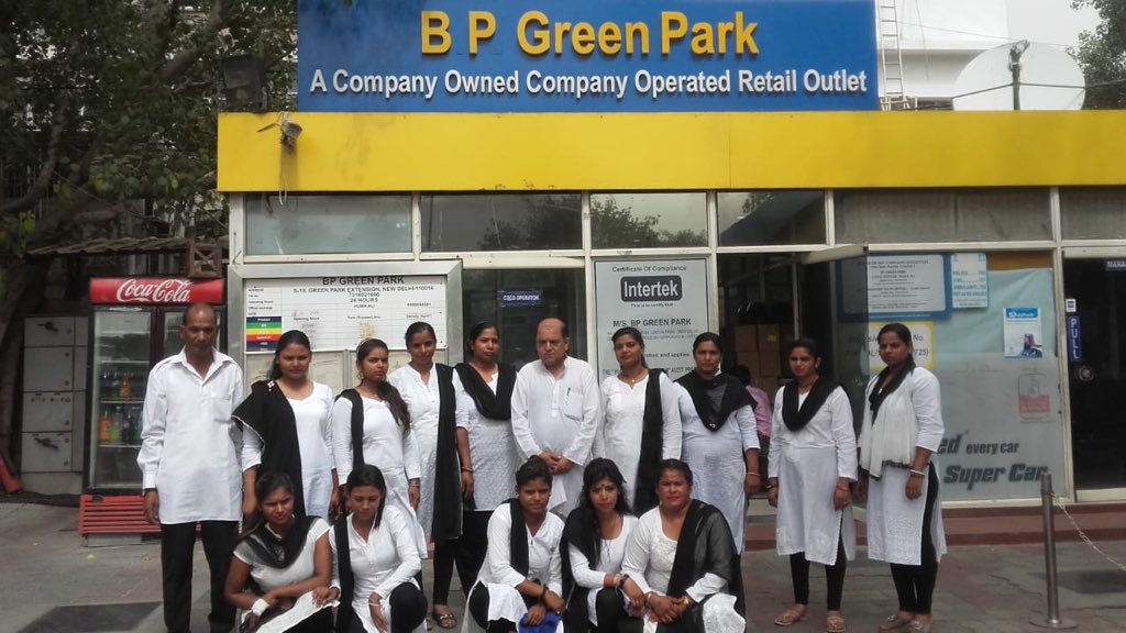 Team Delhi of BPCL wishes all its customers ‘Eid Mubarak’. May Allah flood your life wid happiness, your heart wid love, your soul wid spiritual thoughts &amp; your mind wid wisdom. Our RO staff of BP Green Park dressed in traditional attire 2day exchanging Eid greetings <a href="/BPCLRetail/">BPCL Energy Stations</a>