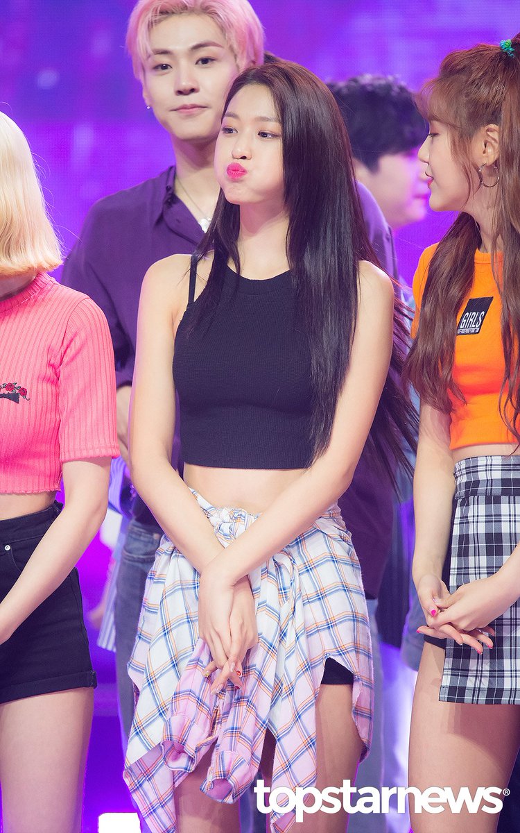 seolhyunhk's tweet photo. 180613 Show Champion

#AOA #빙글뱅글 #BingleBangle
#Seolhyun #설현 #雪炫 https://t.co/6rGk8cZX2h