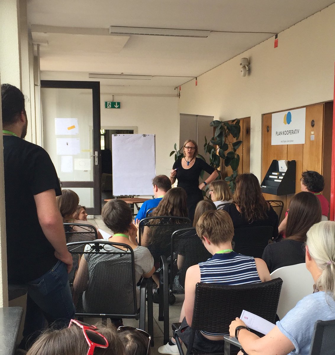 #litcamp18: @maschavassena schreibt einen Plot innerhalb von 30 Minuten. 😊