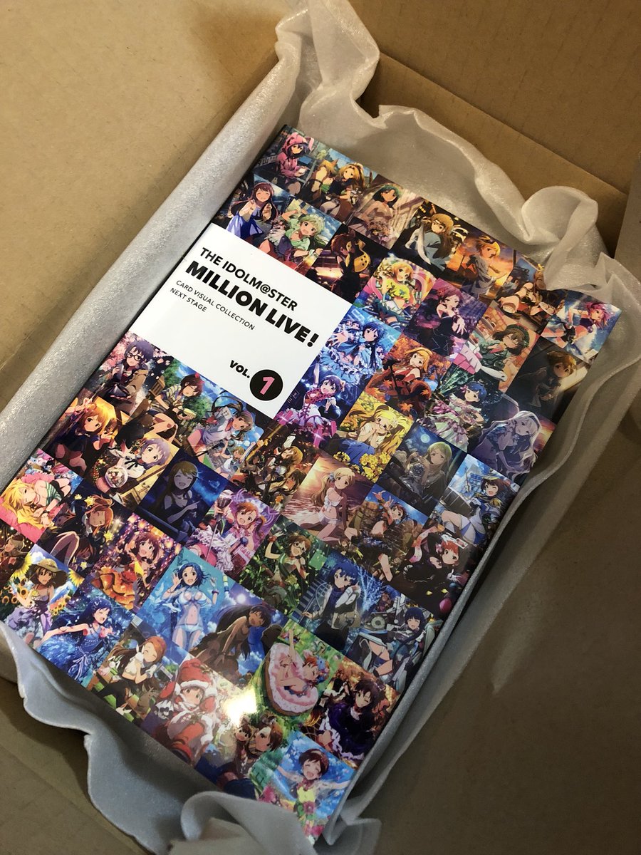 イラスト集届いた アイドルマスター ミリオンライブ Card Visual Collection Next Stage Vol 1の大きさはムビマス 輝きの向こう側へ より少し小さいくらい 株マス