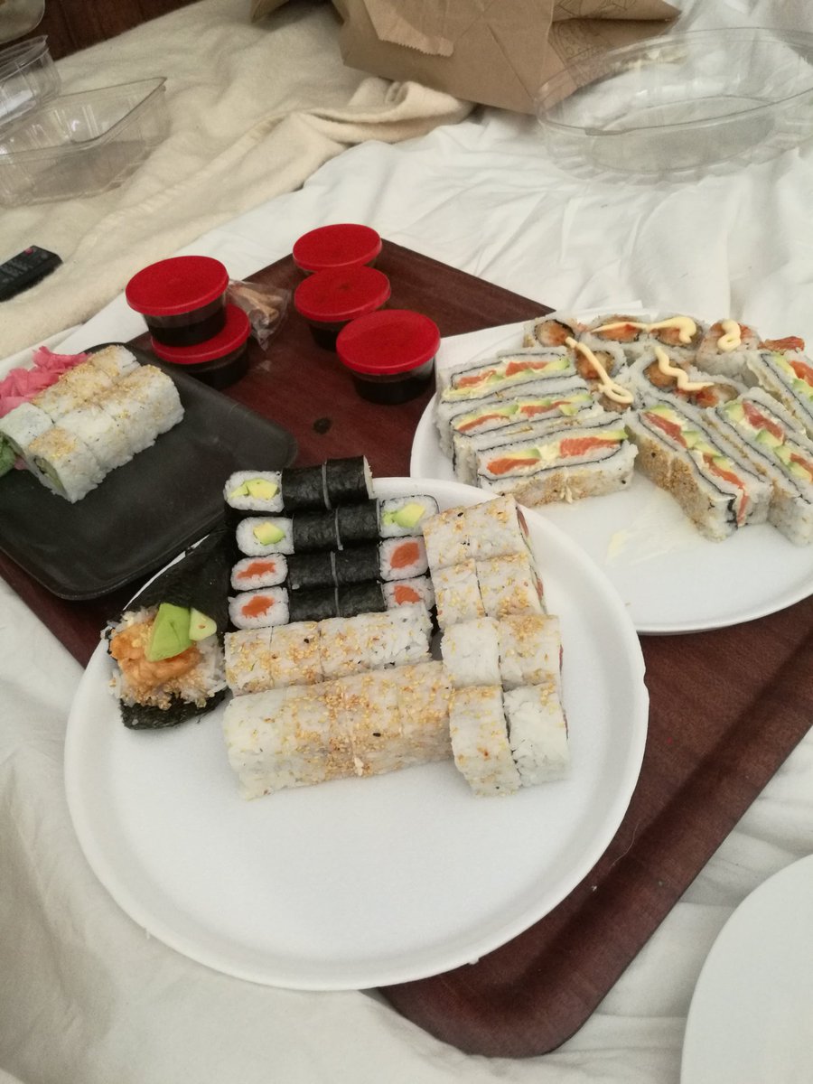 Nianfo_'s tweet image. No #kungfukitchen I don't need 6 chopsticks, it's for 2 persons only 😂🍣🍣