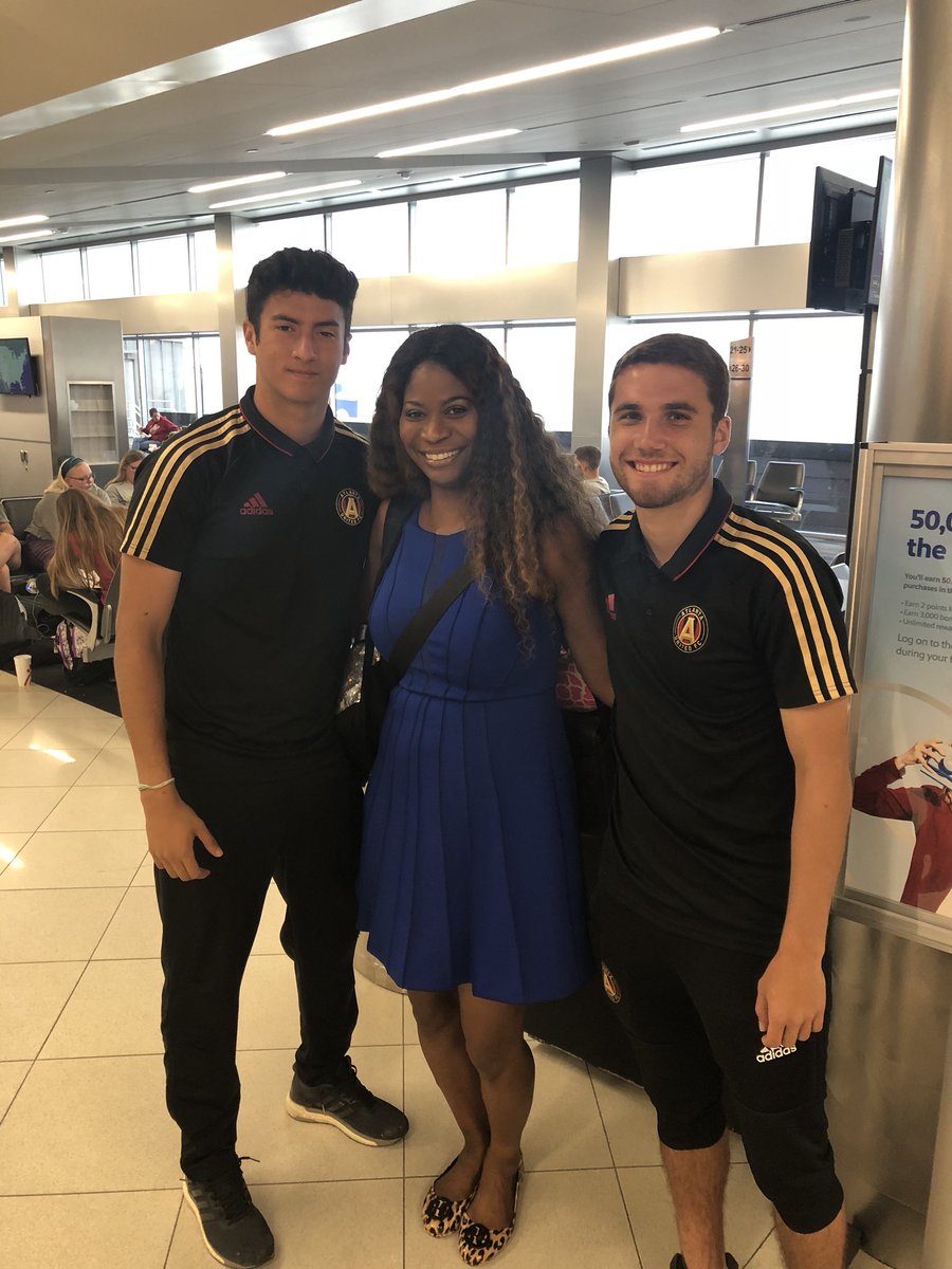 RisaShine19's tweet photo. When you spot a @ATLUTD celeb @ATLairport headed to @SHRM @shrmchicago in Chicago 🙌 #SHR2018 #HRTribe #advocateinsider https://t.co/OZLdXuw9gA