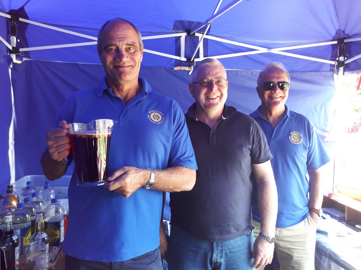 rotary_bb's tweet photo. Having fun serving the Pimm's  at Brentwood Strawberry Fair- Brentwood Breakfast Rotary - in action. Raising funds to support local children and young adults with counselling at BCCS up to the age of 18 . @bccs @bwdstrawberry @rotary_bb @RIE1240 @essexlive @BBCEssex https://t.co/N7RvDGL8Sl