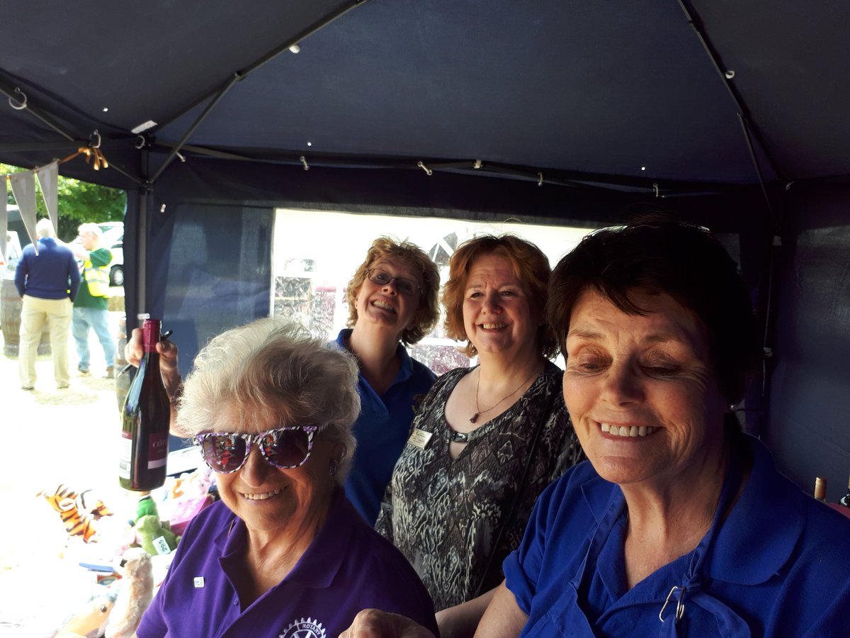rotary_bb's tweet photo. Having fun with the Tombola at Brentwood Strawberry Fair- Brentwood Breakfast Rotary - in action. Raising funds to support local children and young adults with counselling at BCCS up to the age of 18 @bccs @bwdstrawberry @rotary_bb @RIE1240 @essexlive @BBCEssex https://t.co/dVSa0yPqsD