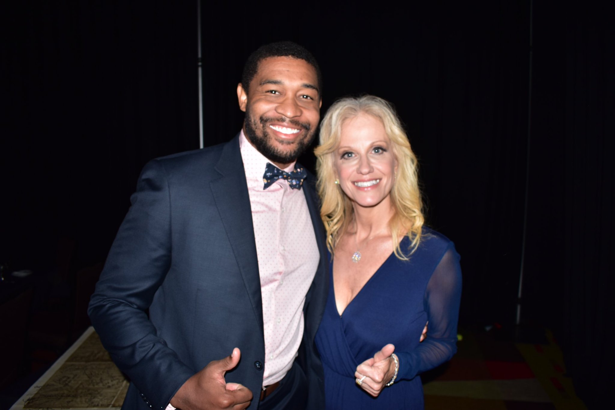 Dfz60NAU8AAgeo0.jpg:large