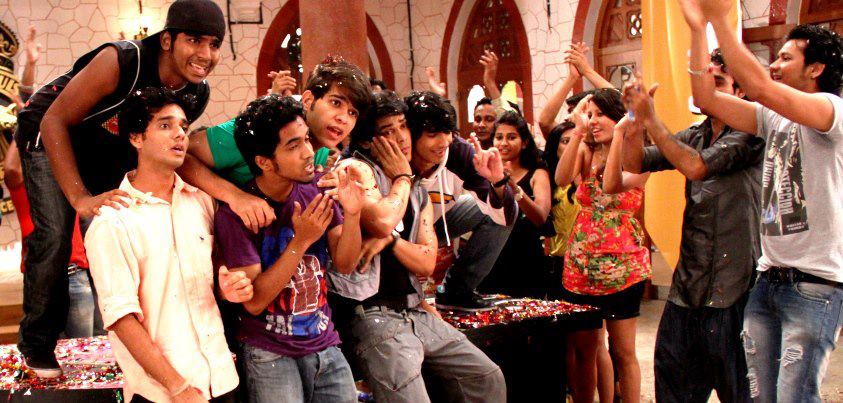 "Hum rahe ya na rahe kal, kal yaad aayenge yeh pal" Ever since the show ended we're craving for it to re-air. #justicefordildostiidancefans <a href="/BrandNBuzz/">Brand N Buzz</a> <a href="/indiaforums/">India Forums</a> <a href="/hotstar_helps/">JioHotstar_Helps</a> <a href="/hotstartweets/">.</a> <a href="/PinkvillaTelly/">Pinkvilla Telly</a> @starindia <a href="/tellymasala/">Telly Masala</a> <a href="/TellyTalkIndia/">Telly Talk</a> @SBSABPNews @secondatticus