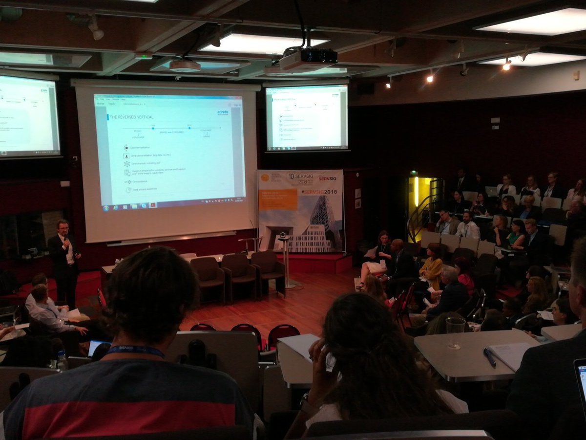 dourouxmarieli1's tweet photo. A #servsig2018 cette après midi les entreprises apportent leur vision de l'expérience client et de ses enjeux en séance plénière. Merci aux intervenants de leur témoignage. cela se passe à @IESEG. #yapasquelefootdanslavie ! https://t.co/3FjCWT57uL