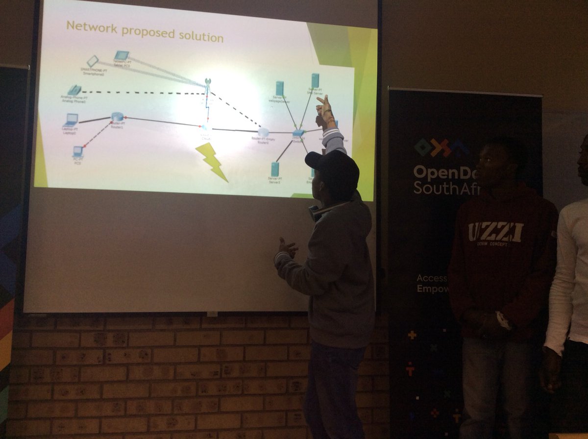 TiyaniTee's tweet photo. Proposed localized and centralized network for data collection on pollution. #AirQualityHack @OpenDataZA https://t.co/vCcA2gNMy6
