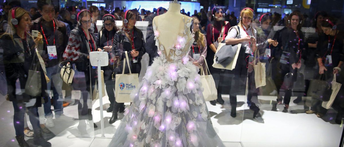 emelandaris's tweet photo. @engadget peers into the future in this super-cool piece on the union between fashion and technology > https://t.co/NpJ4LtkHLa #wearabletech #fashiontech https://t.co/Ik3tJOAxsM