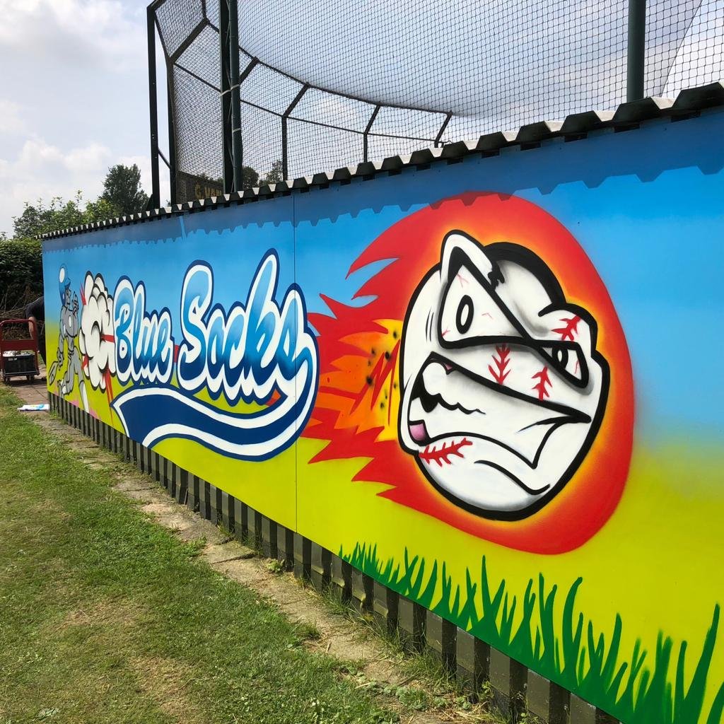 Blue Socks (@bluesocks1965) on Twitter photo Met dank aan Jan Pieter van Rijnbach (<a href="/rijnbach/">Marcus Van rijnbach</a>) en Straatkapers Graffiti Collectief presenteren we hier trots het eindresultaat....maar rijd vooral even langs want vanaf de Rondweg Oost is het nog veel mooier. Met dank aan Jan Pieter van Rijnbach (<a href="/rijnbach/">Marcus Van rijnbach</a>) en Straatkapers Graffiti Collectief presenteren we hier trots het eindresultaat....maar rijd vooral even langs want vanaf de Rondweg Oost is het nog veel mooier.