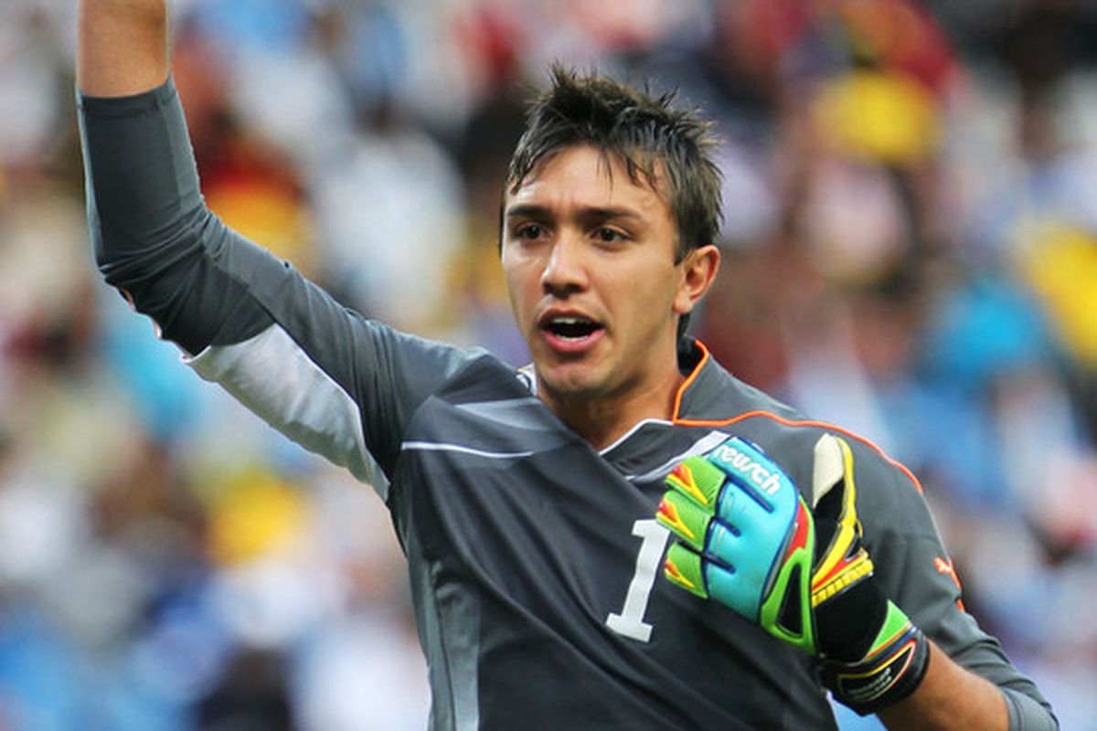 Happy birthday to Galatasaray and Uruguay goalkeeper Fernando Muslera, who turns 32 today! 