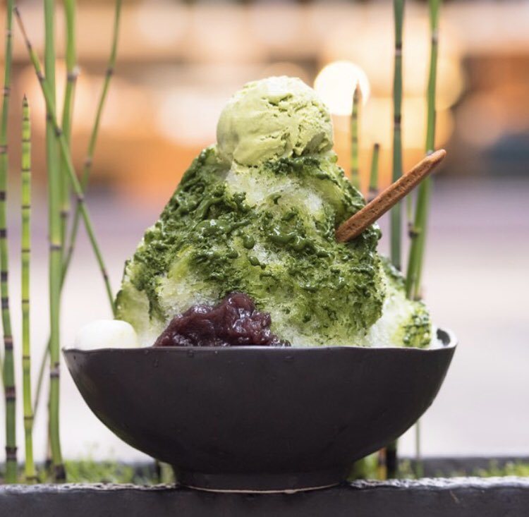sweetroad5's tweet photo. 渋谷ヒカリエにある「茶庭 然花抄院」で期間限定で味わえる抹茶フレーバーのかき氷の上から抹茶蜜がたっぷりかかったかき氷「然ノ氷 宇治金時」✨ https://t.co/dB1z4fYGQt