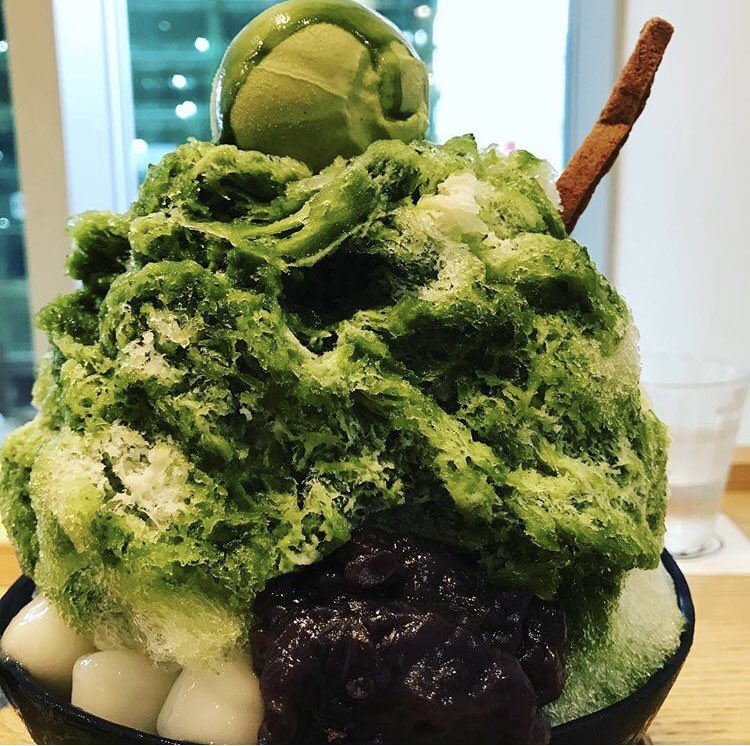 sweetroad5's tweet photo. 渋谷ヒカリエにある「茶庭 然花抄院」で期間限定で味わえる抹茶フレーバーのかき氷の上から抹茶蜜がたっぷりかかったかき氷「然ノ氷 宇治金時」✨ https://t.co/dB1z4fYGQt