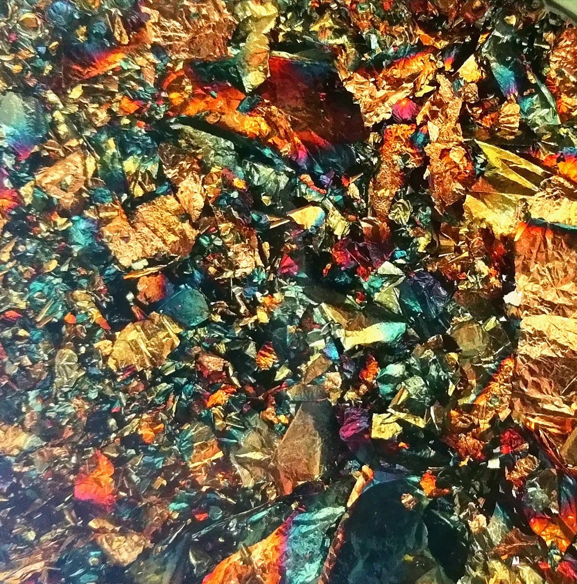Sparkly Saturday! More bits of the spare metal leaf I've stored in a glass jar for touch-ups ♥️🌈 #interiors #art #sculpture made in #Scotland #scotspirit #decor #boutique #rainbow #SaturdayMorning #glitter