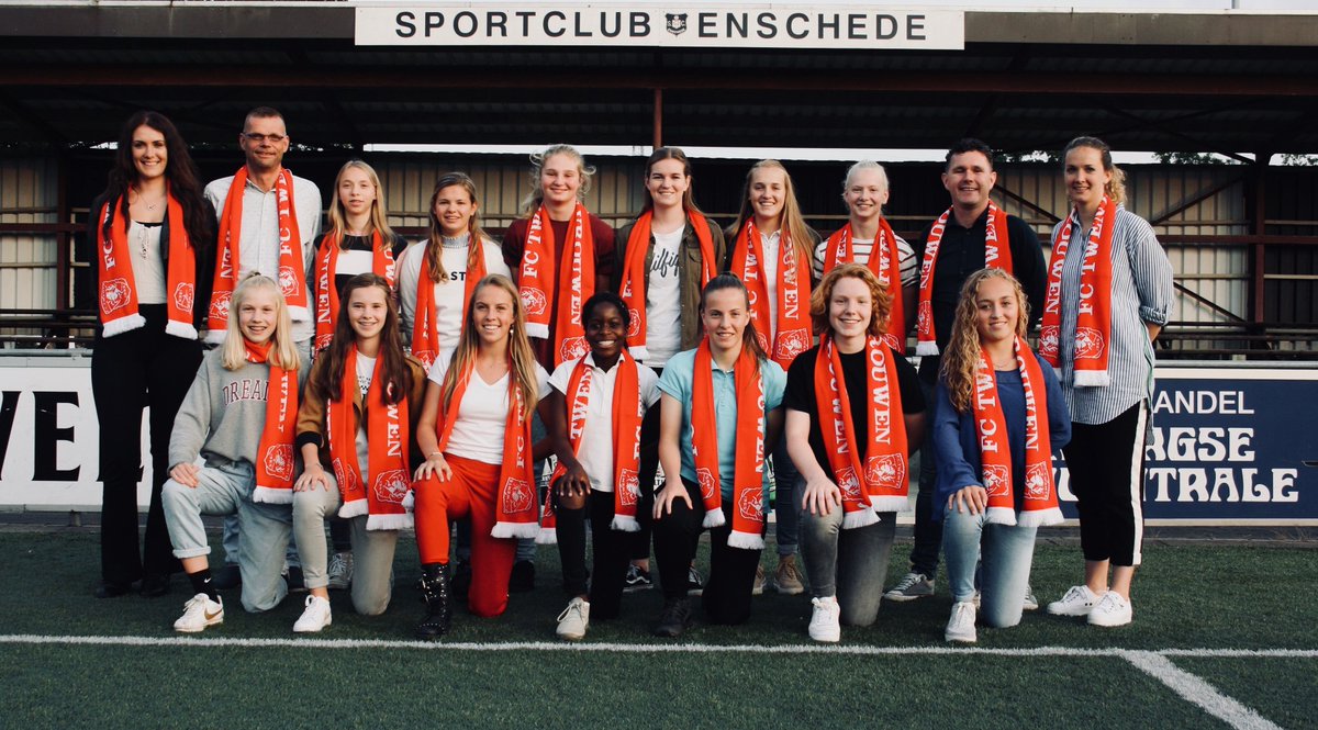 FCTwenteVrouwen's tweet photo. Jong FC Twente Vrouwen start in seizoen 2018-2019 🙋‍♀️

Welkom meiden en heel veel succes het komende seizoen 🔴️⚽️

👇Lees hier meer👇
🔗 https://t.co/OVY3tONBiR
#fctwentevrouwen #beloften https://t.co/QdUXeXG3Ay