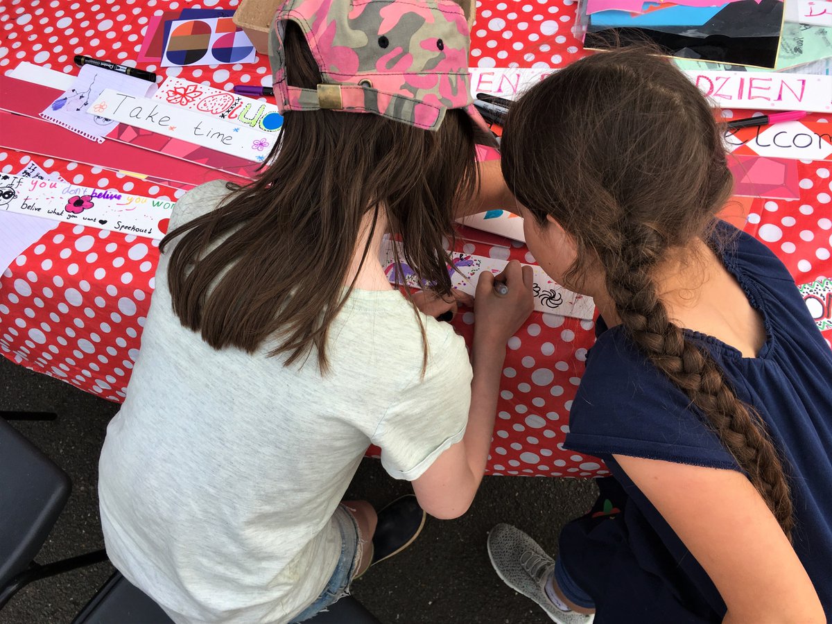 tttooting's tweet photo. Yesterday was our 10th local #SignsofWelcome workshop with @CARAS_LDN. We were hosted by @SproutArts in sunny #Furzedown - thank you! Several signs made by pairs of participants, that was new. We loved a child's "Believe what you want. Speak out!"
@S_LdnScrapstore @weareBATCA https://t.co/IglLbeWgJT