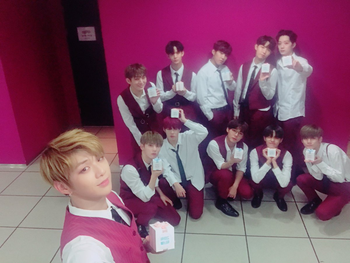 Wanna One tweet media