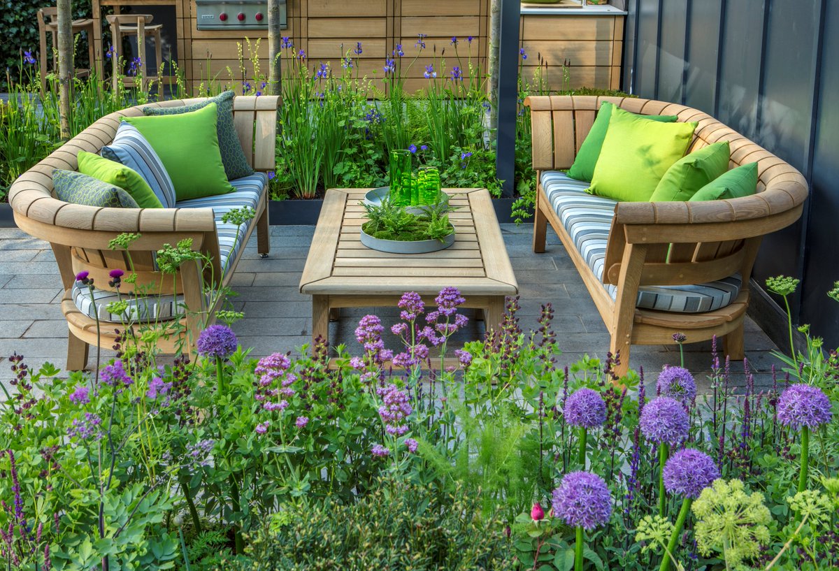 ButterWakefield's tweet photo. Remembering @The_RHS #RHSChelsea2018 @gazeburvill with such happiness! Splash sofas and coffee table! Thanks so much again @deepdaletrees @HortusLoci @CTSplants @GarethKinsella2
@FrostsLandscape @CEDNaturalStone @clivenichols #livinglifeoutside https://t.co/Bda0t59dyC