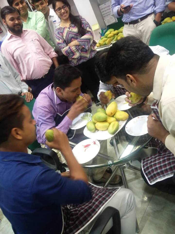 tybrosindiatour's tweet image. When we had multiple reasons 2 hate summer but we chose mango 2 enjoy it! 
Sneak Peak of TYBROSITES enjoying D delightful “MANGO EATING COMPETITION”
#BeatTheHeat #Mangoes #FriendlyWorkEnvironment #EmployeeFriendly #HappyEmployees #HappyEmployer #TybrosGroup #AnInitiativeByTybros