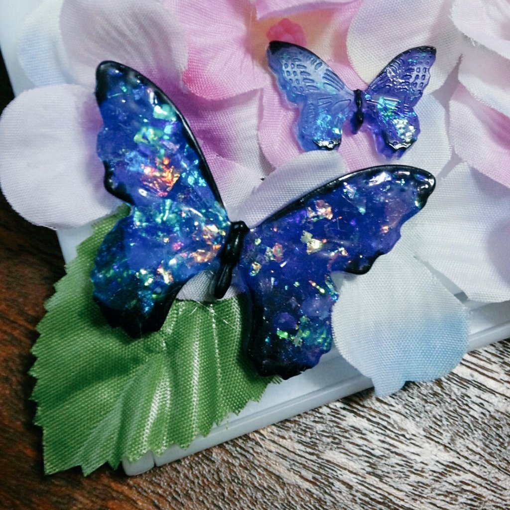 test ツイッターメディア - 百均の造花とグルーガンで
初のDIYしてみた。
蝶々はレジンでつくった。
思ったよりも上手出来て良かったです(*^^*)

#ダイソー  #キャンドゥ
#DIY https://t.co/MNvwZBQnma