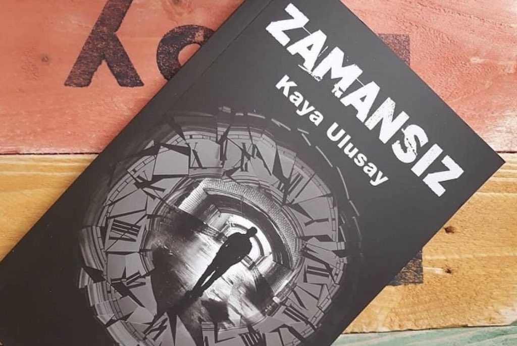 “İnsanların her biri, kendi yarattıkları değerlere ihanet eden birer iblis olarak geri doğmuştu.”

<a href="/kayaulusay/">Kaya Ulusay</a> ‘ın kaleme aldığı ZAMANSIZ, günümüz dünyasının bir eleştirisi niteliğinde...

#zamansız #kitap #kitapkurdu #kitapyurdu #yenikitap #edebiyat #yeniçıkanlar #kitaptavsiyesi