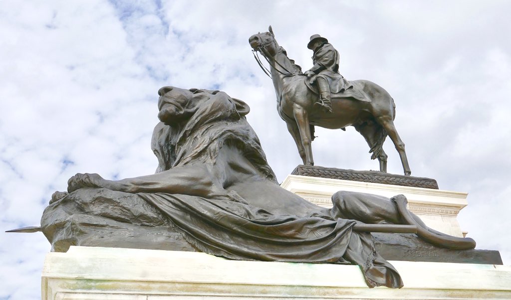 tompalladioink's tweet photo. A king and a general: Ulysses S. Grant memorial in Washington DC. #Come2DC #VisitUSA #TakeWalks @EatDC @USParksDept @TourDC @NatlParkService @Walks @OrnaOR @InsightVacation @TrafalgarUSA https://t.co/IQrbjXx2ue