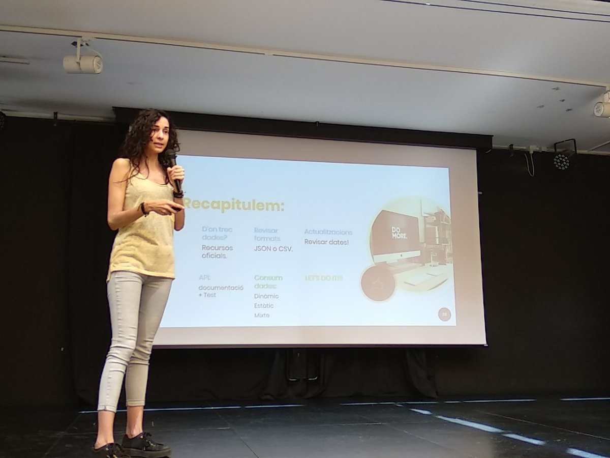 constelacioneso's tweet photo. #DadesxDones @jsenag sobre l'us de dades obertes a les app. Per on comencem? https://t.co/TAQhgl0zaJ