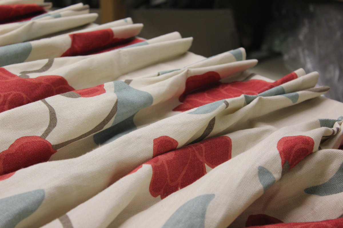 CurtainsPf's tweet image. Perfect pleats every time... #handsewncurtains #interiorwindow #frenchpleats #curtainmakeup