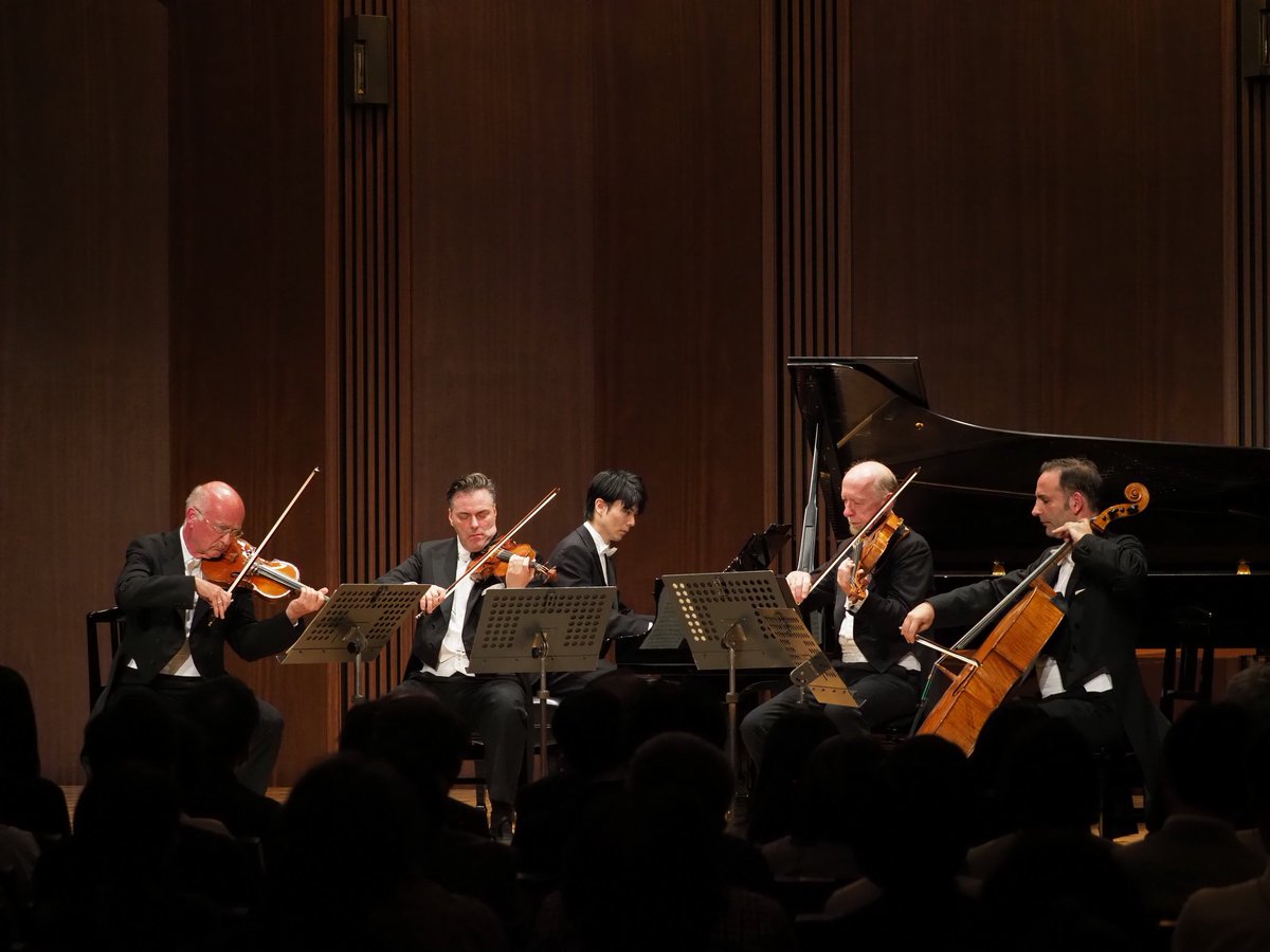 SuntoryHall_PR's tweet photo. \福間洸太朗さん、キュッヒル・クァルテットと共演🎵/6/14チェンバーミュージック・ガーデン #CMG2018 にてブラームスのピアノ五重奏曲を披露した福間さん 。9/14「日本フィル&サントリーホール とっておきアフタヌーン」でラフマニノフ2番を演奏。どうぞお楽しみに❗️
https://t.co/vexz2VJdvw https://t.co/9MrFaR4ZqI