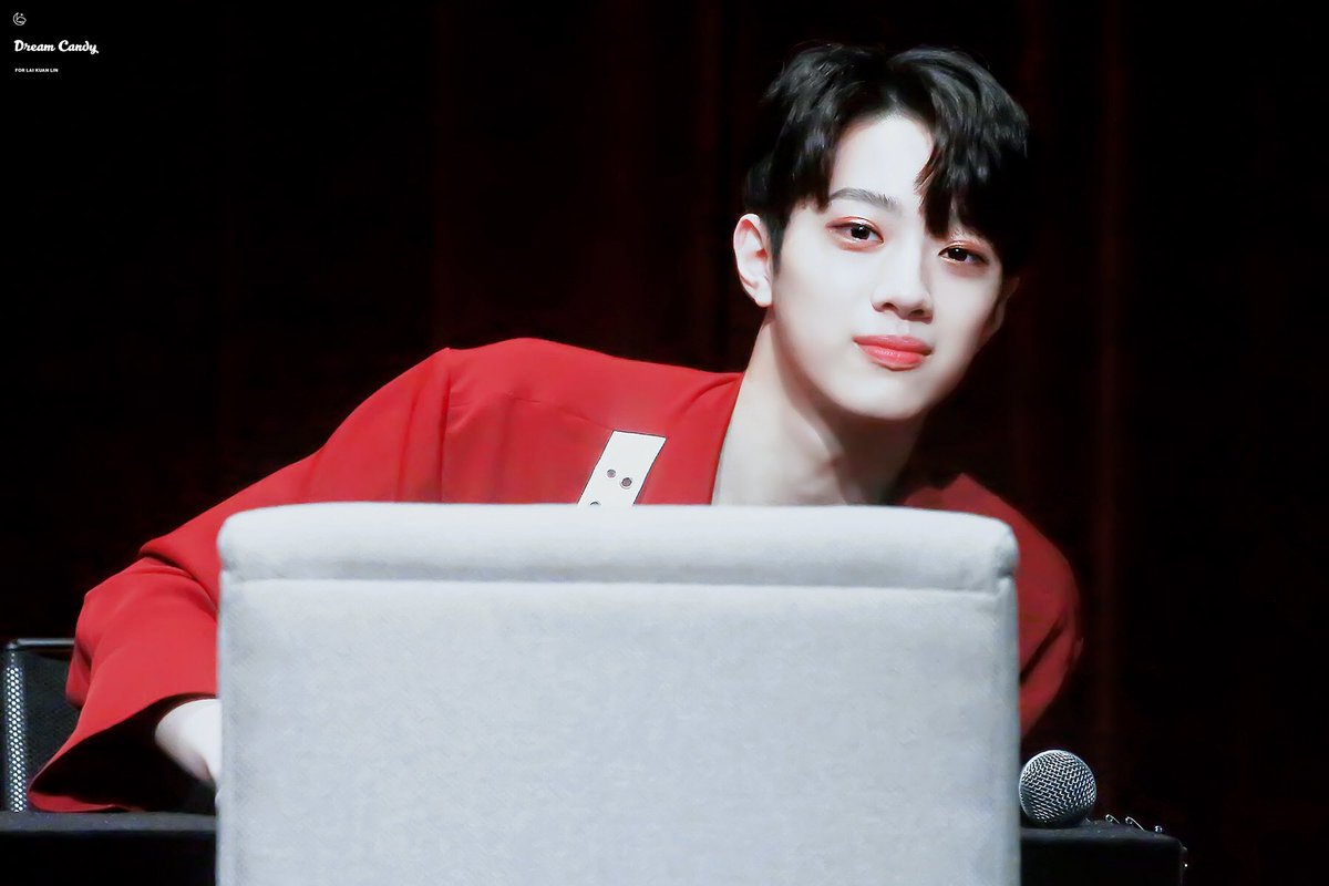 dreamcandy0923's tweet photo. 180610 상암 누리꿈 팬사인회

#라이관린 #Laikuanlin #워너원 #WANNAONE https://t.co/VVPztKwnXp