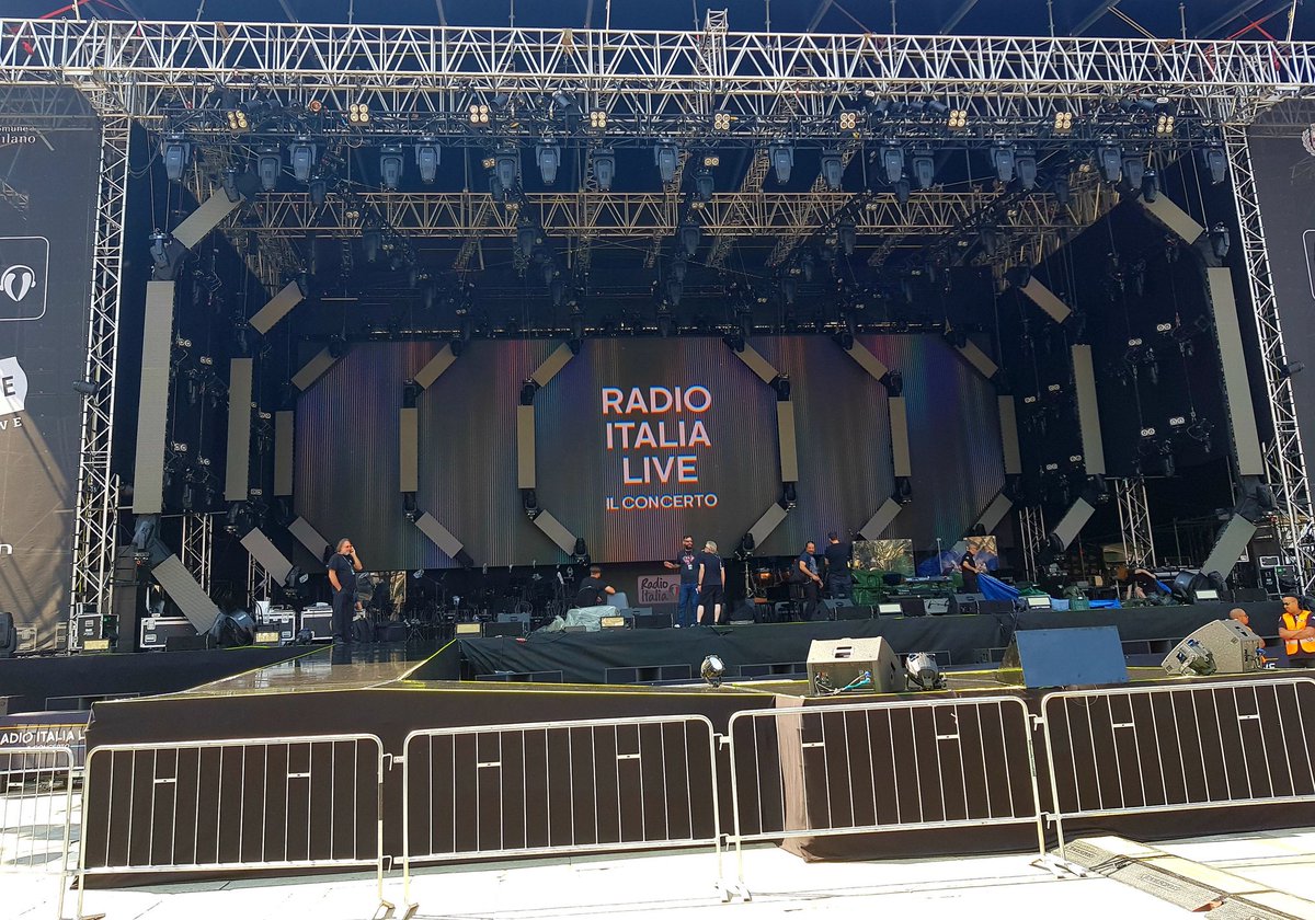 Mika - Concert Live Italia - Piazza Duomo - 16/06/2018 DfzXRk7WAAAnTh9