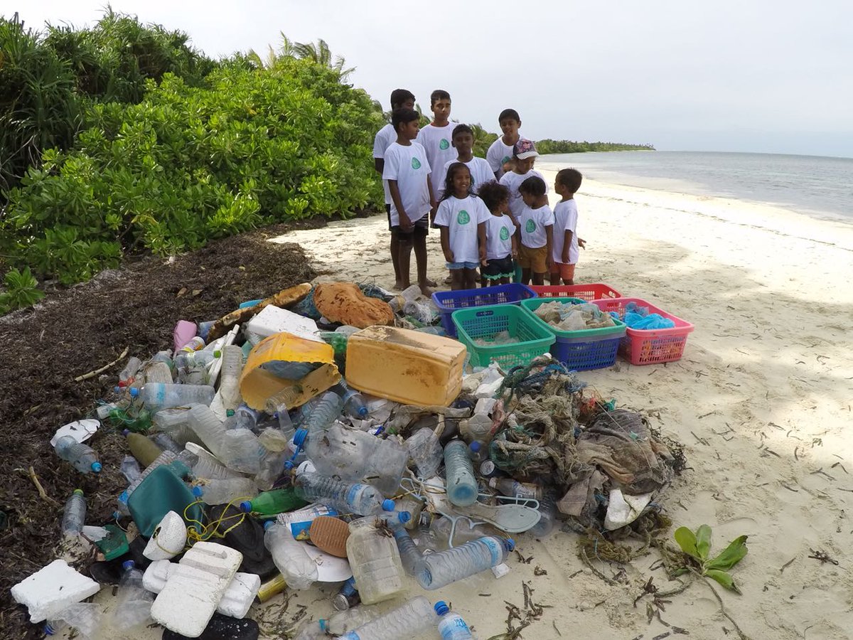 EhenGotheh's tweet photo. What are you doing this Eid weekend? 
Lets not leave it to our children to clean up our mess. 
Thank you to our partner, Olive Goidhoo, for organising this beach clean up. 
#PlasticNoonGotheh #BeatPlasticPollution #PracticeNoPlastic #Maldives #BaaAtoll https://t.co/evXNPjMLKz