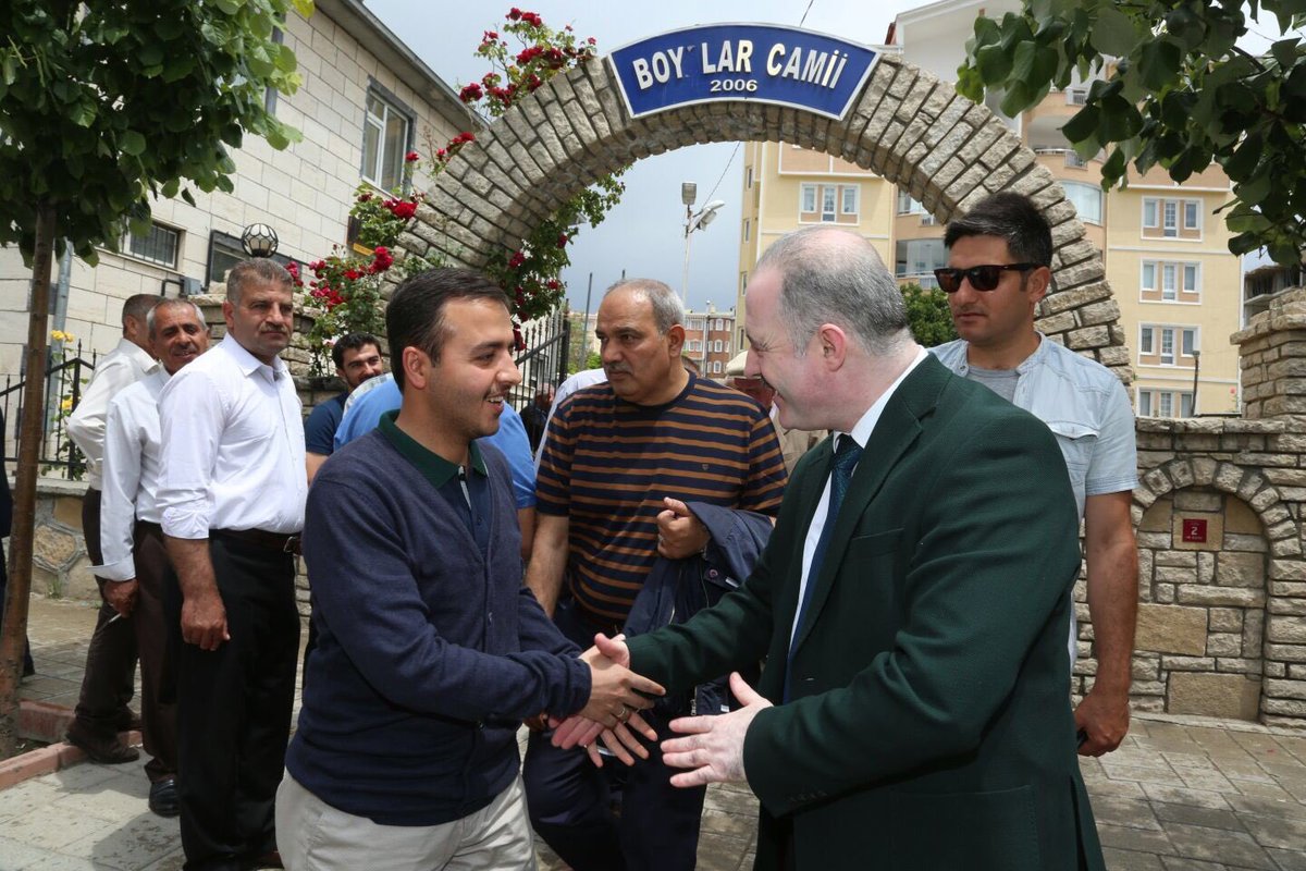 fevziozgokce's tweet photo. Muhabbet Şehri Van’da Aziz, Vefalı ve Kadirşinas Halkımız ile Bayramlaşmaya devam ediyoruz. #muhabbet ve #uhuvvet içinde kucaklaşarak saatlerce #musafaha yaparak çifte bayramı halkımızla birlikte huzur içinde bayramlaşmaya devam ediyoruz
#BayramOBayramOla
#VakitBayramVakti https://t.co/XRXsS81h2q