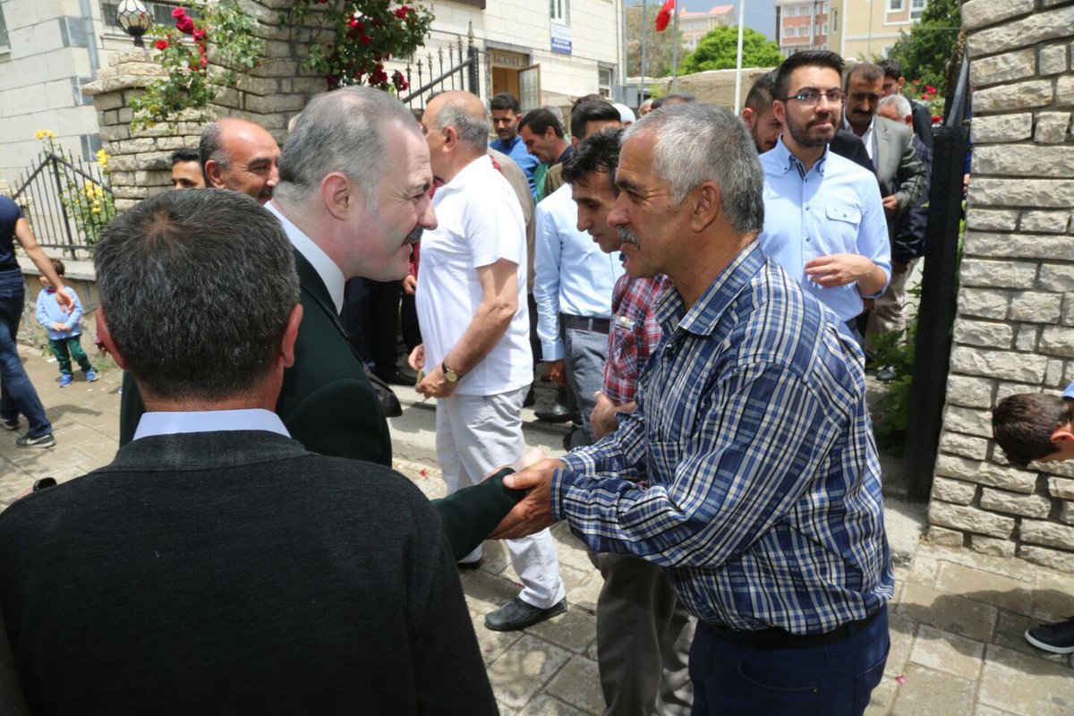 fevziozgokce's tweet photo. Muhabbet Şehri Van’da Aziz, Vefalı ve Kadirşinas Halkımız ile Bayramlaşmaya devam ediyoruz. #muhabbet ve #uhuvvet içinde kucaklaşarak saatlerce #musafaha yaparak çifte bayramı halkımızla birlikte huzur içinde bayramlaşmaya devam ediyoruz
#BayramOBayramOla
#VakitBayramVakti https://t.co/XRXsS81h2q