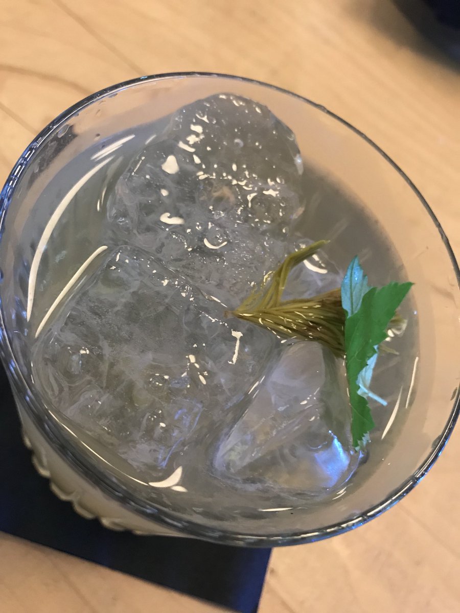 BrambiValentina's tweet photo. RIVO Gin é realizzato con botaniche raccolte a mano nei prati attorno al lago di Como. Botaniche raccolte in natura seguendo i ritmi della natura.
#Foraging #arte #botanicals #natura
#Rivogin 

https://t.co/w5NNJKSzTL 
#gin #woodingbar #Milano #cocktail #mixology #lagodicomo https://t.co/iyst5XQiws