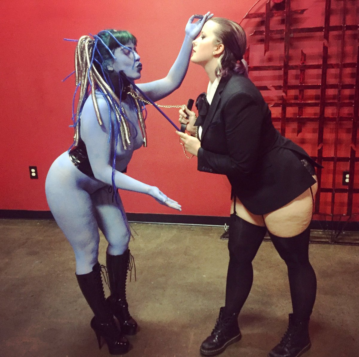 You_Need_Nyx's tweet photo. If you didn't make it to @SanctuaryLAX tonight for "The Fist Element" you truly missed out.
🌳💨💧🔥✊🏻
#korbendallas #DivaPlavalaguna #fifthelement #clubanarchy #bdsmperformance #losangelesbdsm #fetishmodel #roleplay #domination #bodypaint https://t.co/NKE1iBJSJ7