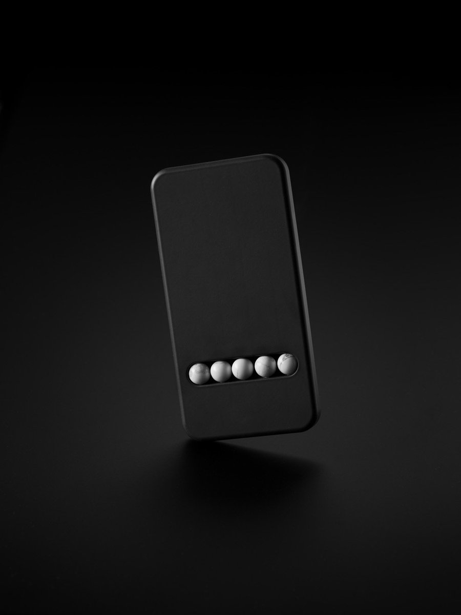 Rethinking how we use our smartphones. We take a closer look at Klemens Schillinger's minimalist Substitute Phone.

Read More: minimalissimo.com/substitute-pho…

#minimalism #smartphone #design