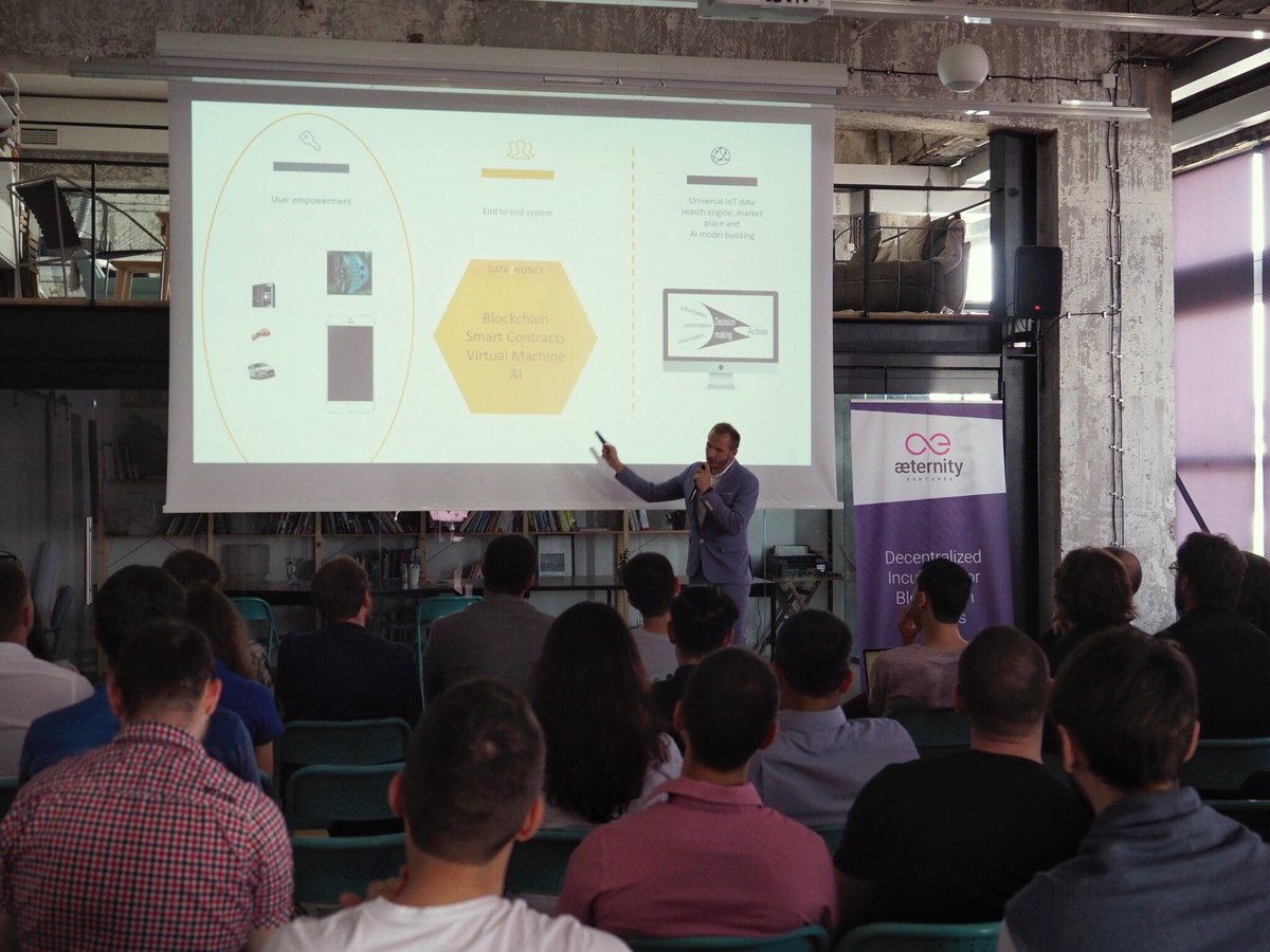 aeventures's tweet photo. We all produce data and this data could earn us money. This is what the project of #Data2Honey is about! Thank you Greg for the great pitch. Vote for them on https://t.co/dLxAsg33Ls https://t.co/wmMbeyP6GG