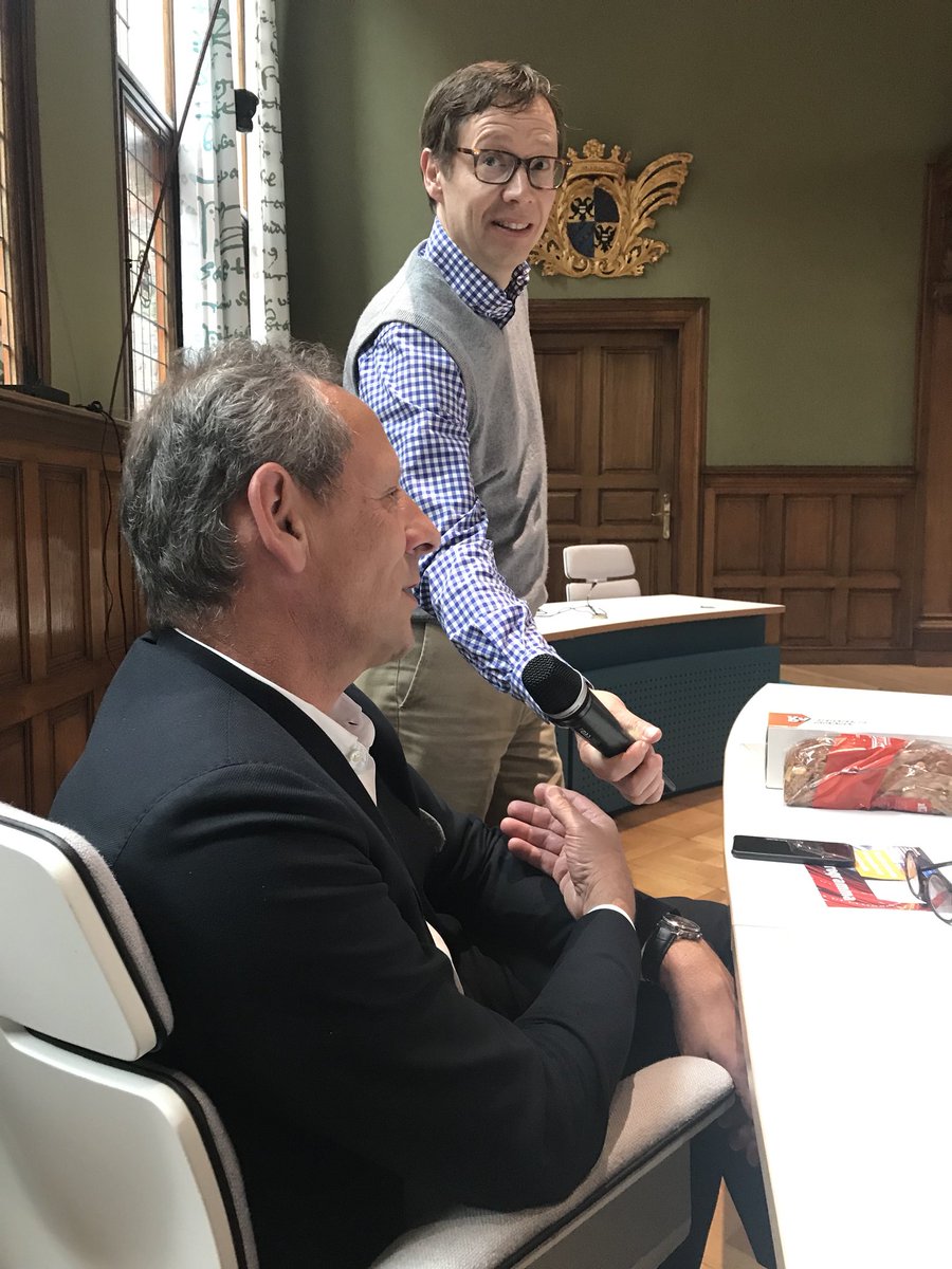 Tweede spreker is Aaldrik Haijer. “We kunnen van alles vinden vanuit het gevoel, prima. Let vooral op de feiten. We moeten blijven produceren, zeker in Nederland. De basis is: minder energie verbruiken.