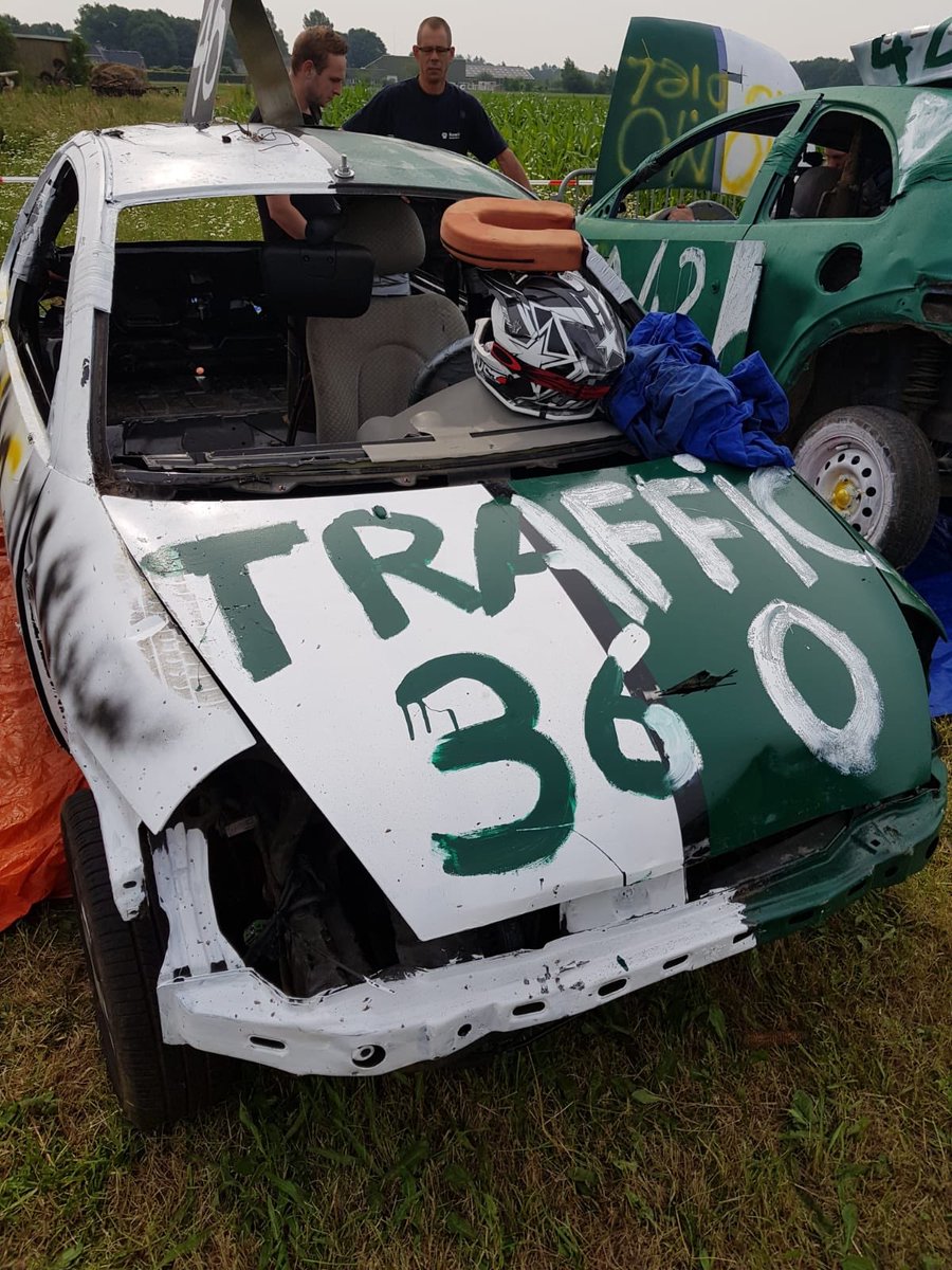 T360NL's tweet photo. Je ziet ons op de gekste plaatsen #autorodeo #oudleusen #keet #veecaten #traffic360 https://t.co/ovMw2L4h32