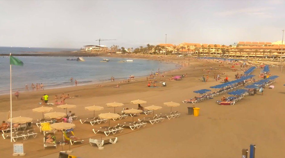 TeneriFeliz's tweet photo. ¡Muy buenos días y #FelizSábado para todos! Así está la mañana en la Playa de las Vistas (#Arona) a las 11;10 horas. Sol con intervalos nubosos y bandera verde. Have a nice day! - #Tenerife #Teneriffa #Тенерифе #SaturdayMorning #VisitTenerife - @TurismoArona @SkylineWebcams. https://t.co/5L6GtWYQZC